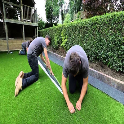 Groen, rood, zwart, blauw, wit, synthetisch gras van 40 mm, tapijtrol voor tuinversiering