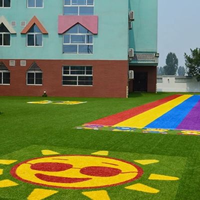 PE-PP-steunend kunstgras logo Kleurpatroon Synthetisch gras Mini-voetbal tapijt