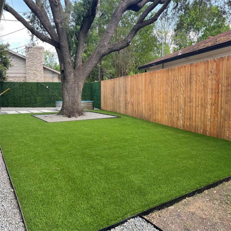Groen, rood, zwart, blauw, wit, synthetisch gras van 40 mm, tapijtrol voor tuinversiering