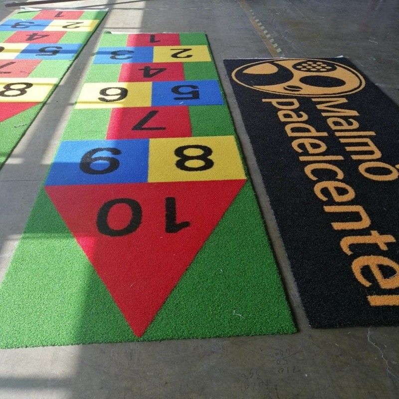 PE-PP-steunend kunstgras logo Kleurpatroon Synthetisch gras Mini-voetbal tapijt